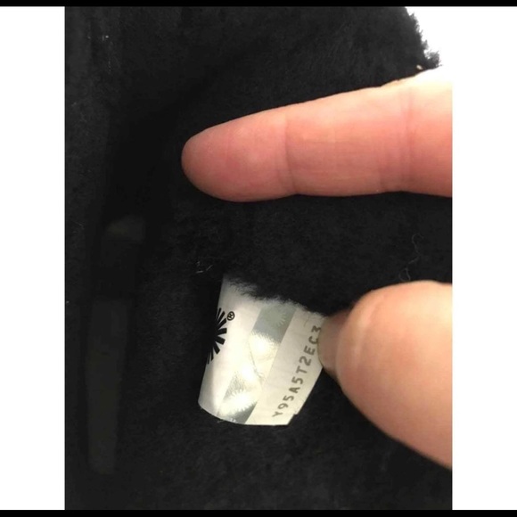 NIB UGG Woman's Classic Shorts Stud ll Boots SZ 7. - Picture 7 of 11